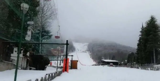 In Calabria arriva la neve, cadono i primi fiocchi sulle piste di Gambarie