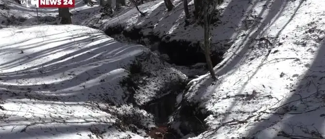 Terremoto, nella Sila catanzarese si apre una strana faglia nel terreno