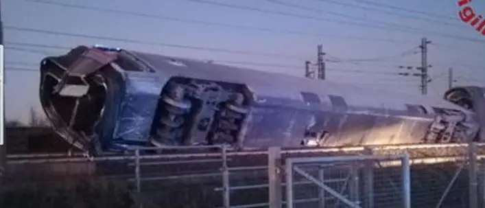 Treno deragliato, è calabrese il macchinista morto nel disastro ferroviario di Lodi