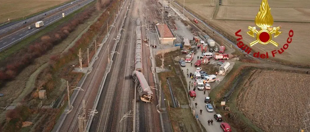 Macchinista morto, forse uno scambio lasciato aperto alla base del disastro