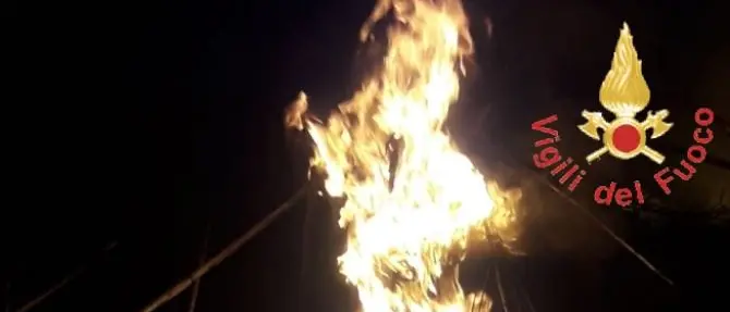 Incendio cabina elettrica a Gizzeria, case senza corrente