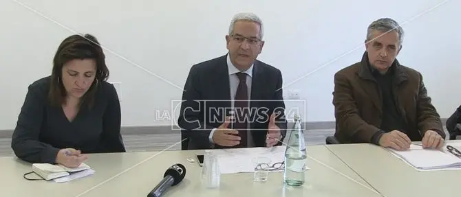 Caos rifiuti, si punta ad ampliare la discarica di Cassano per superare l'emergenza