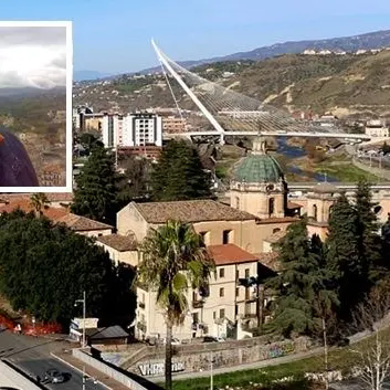 Cosenza, 50enne trovato morto in centro: forse investito da un'auto pirata