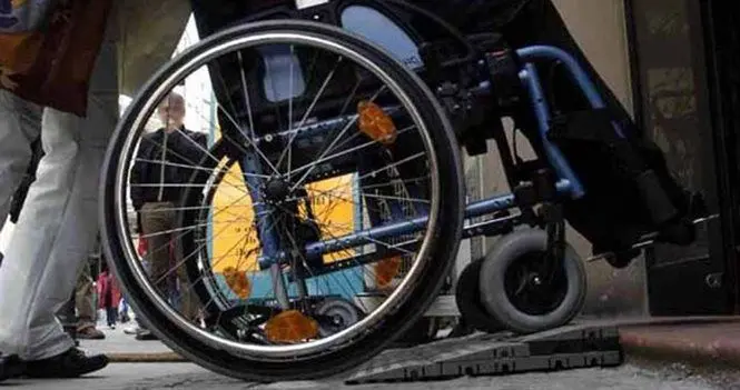 Vibo, niente montascale per alunni disabili. La Provincia: «Fate sacrifici»