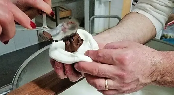 Mozzarella ripiena alla Nutella: ecco la nuova moda che arriva dalla Puglia