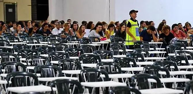 Sospeso il concorsone della Regione Campania: «Violato l’anonimato delle prove»
