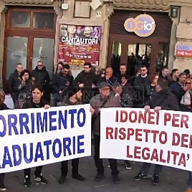 Sanità, a Catanzaro la protesta degli idonei in attesa di assunzione