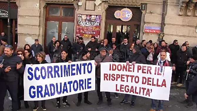 Sanità, a Catanzaro la protesta degli idonei in attesa di assunzione