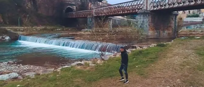 Girato a Cosenza il nuovo video del cantante Famao: «Dedicato a chi non c'è più»