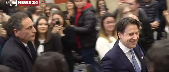 Conte in Calabria ma nessun politico ad accoglierlo: quasi un flop