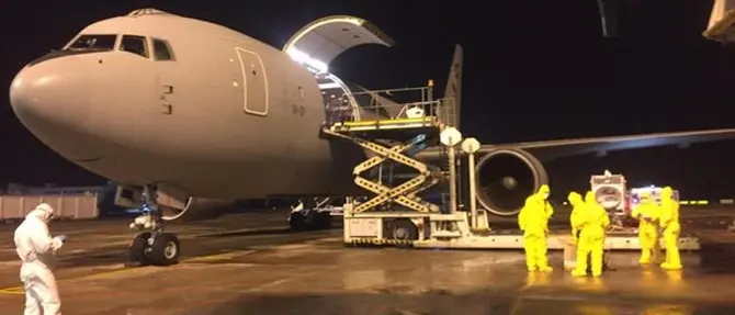 Coronavirus, rientra in Italia il 17enne bloccato in Cina. In Africa il primo caso