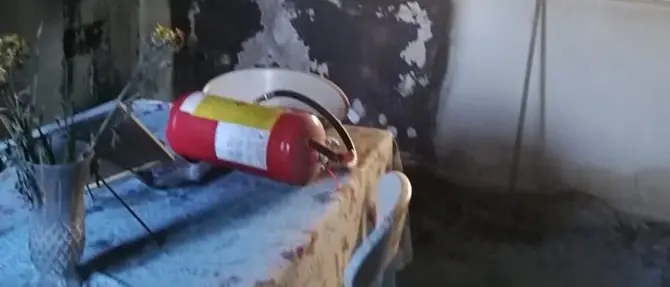Tenta di accendere la stufa con l'alcol ma provoca un incendio, ustionata