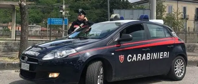 Cosenza, un chilo di droga nel trolley: arrestato dai carabinieri