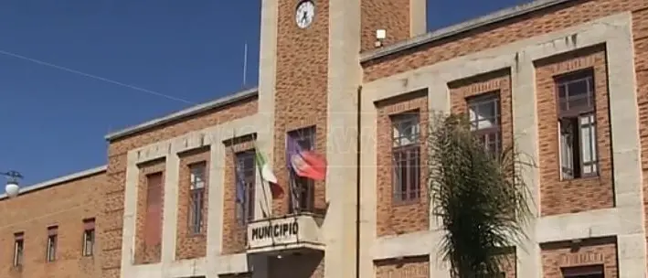 Il Comune di Vibo come una bagnarola in un mare di debiti ma la politica si nasconde