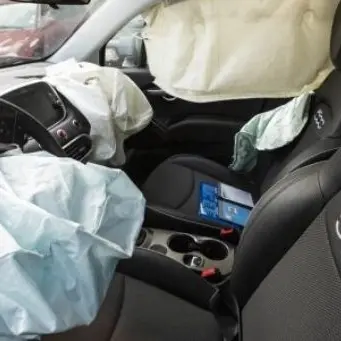 Neonato muore a causa dello scoppio dell'airbag in un incidente