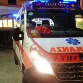 Incidente a Reggio, non si fermano all'alt e si schiantano: grave giovane