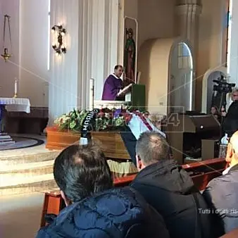 A Marina di Gioiosa i funerali di Vincenzo Cordì, bruciato vivo nella sua auto