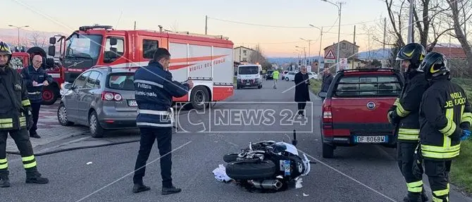 Rende, scontro tra un'auto e una moto. Ferito un centauro