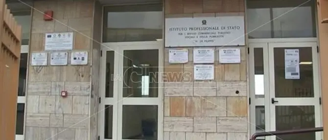 Telecamera nei bagni di una scuola di Vibo, bullismo o pedofilia?