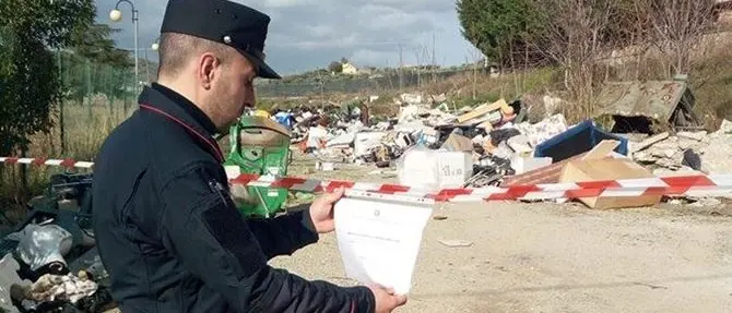 Luzzi, discarica di rifiuti speciali nell’autoparco comunale: due denunce