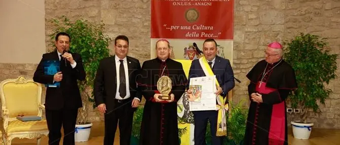Al vescovo di Locri il premio Bonifacio VIII per una cultura della pace