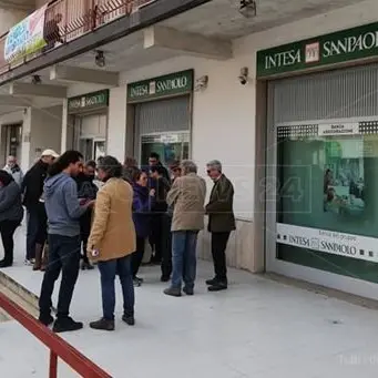La banca rischia la chiusura, i cittadini di Badolato avviano una raccolta firme