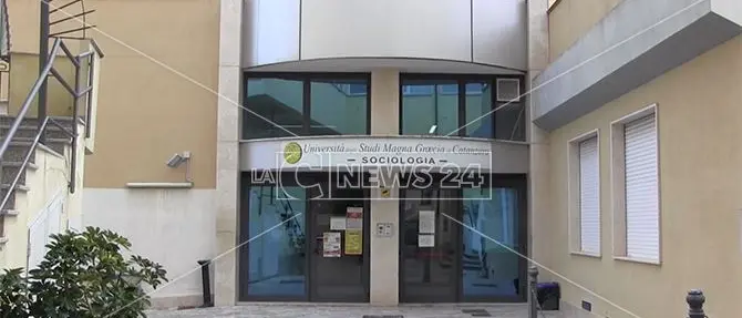 Università Catanzaro, gli studenti di Sociologia insorgono: «Troppi disservizi»