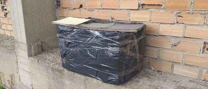 Amianto in una scuola di Vibo da cinque mesi, il Comune incolpa l'Asp