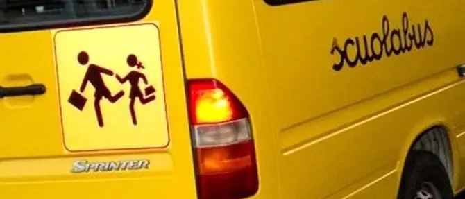 Orsomarso, scuolabus finisce fuori strada: tragedia sfiorata