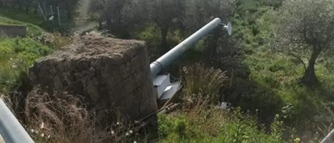 Cassano Jonio, autovelox sradicato e distrutto nella notte