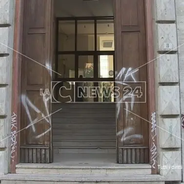 Asp Cosenza, allarme dei sindacati: «400 dipendenti a rischio»
