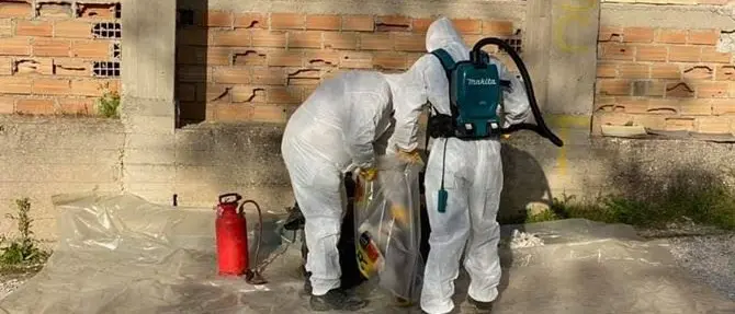 Rimossa la catasta di eternit rimasta per 5 mesi in una scuola di Vibo