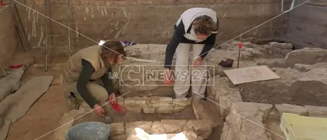 Locri, la necropoli romana scoperta per caso rivela tesori inaspettati