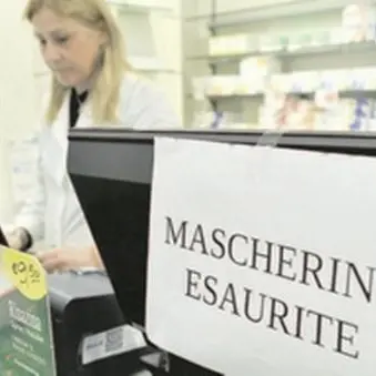 Coronavirus, anche in Calabria mascherine introvabili: farmacie prese d'assalto