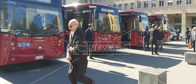 Cosenza, in servizio in città cinque nuovi autobus dell'Amaco