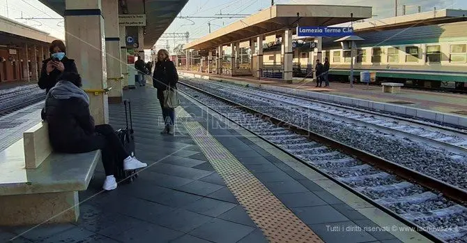 Coronavirus, treni e autobus senza controlli: l'ira dei passeggeri