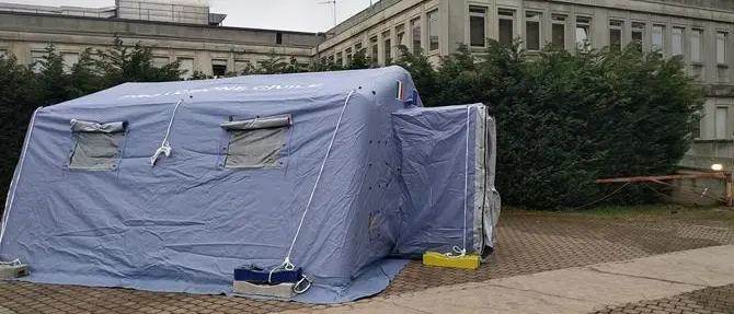 Coronavirus, piano sanitario di emergenza: tende triage davanti gli ospedali