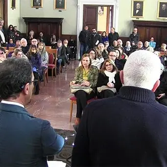 Coronavirus, sindaci e associazioni: «Basta inutili allarmismi»