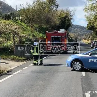 Paura a Vibo: si chiude in auto, si cosparge di benzina e minaccia di darsi fuoco