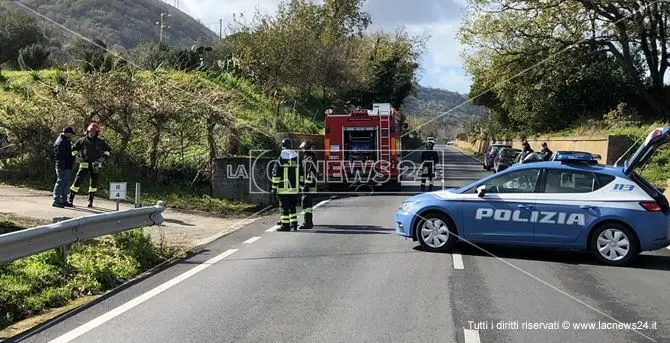 Paura a Vibo: si chiude in auto, si cosparge di benzina e minaccia di darsi fuoco