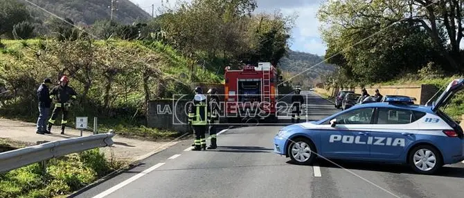Paura a Vibo: si chiude in auto, si cosparge di benzina e minaccia di darsi fuoco