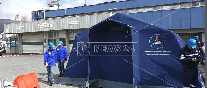 Coronavirus, installate le prime tende triage all'esterno degli ospedali