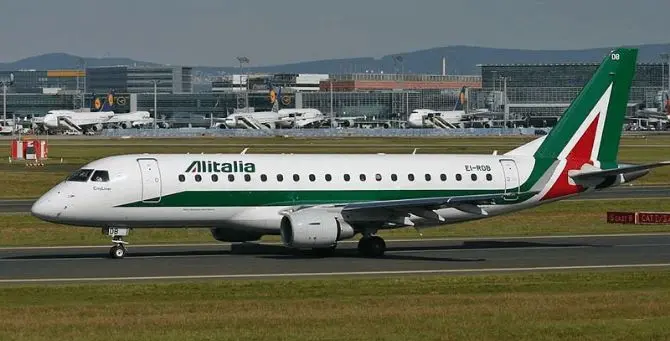 Coronavirus, Alitalia cancella alcuni voli da e per la Calabria