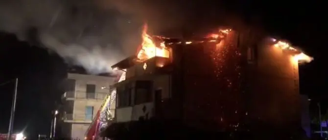 Incendio distrugge appartamento, paura nel Vibonese