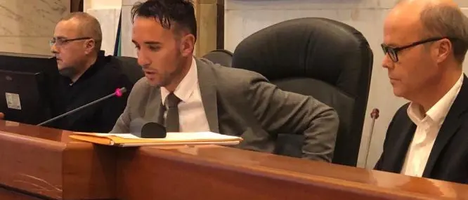 Rifiuti, a Reggio la stretta sui Comuni: prima pagare, poi sversare