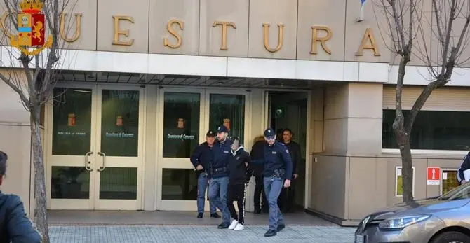 Ferì un giovane a colpi di pistola, arrestato 22enne a Cosenza