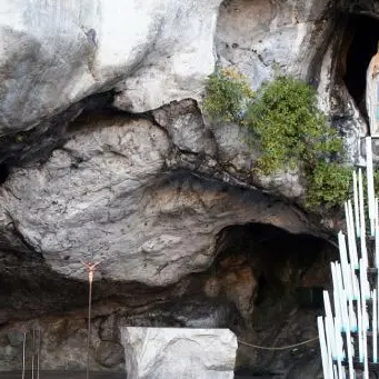 Coronavirus, effetti anche a Lourdes: chiudono le piscine