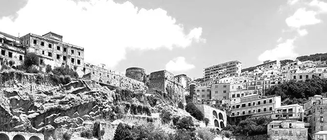 Cartoline da Pizzo: un racconto d'amore, amicizia e tradimento