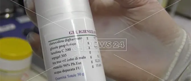 Il gel disinfettante fai da te è sicuro? Le alternative delle farmacie calabresi