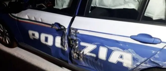 Vibo, resta in carcere il camionista che speronò l'auto della Polizia per fuggire